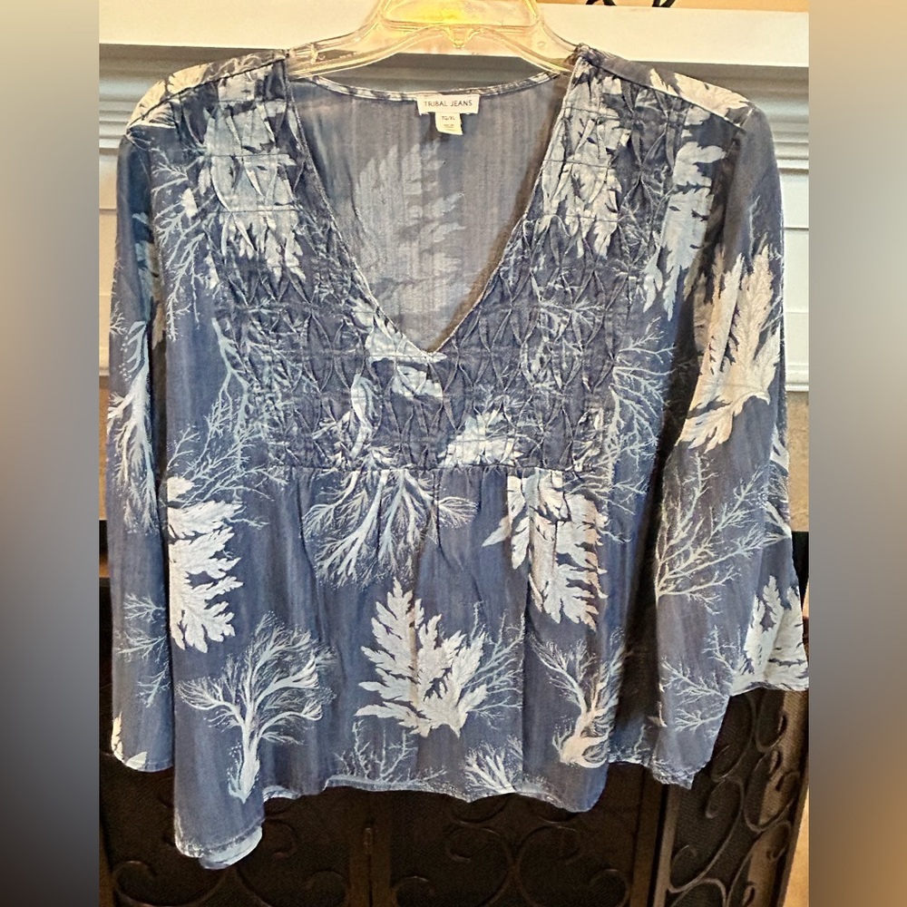 Women’s Tribal Jeans XL Pheasant blouse, excellent condition. Details on bodice